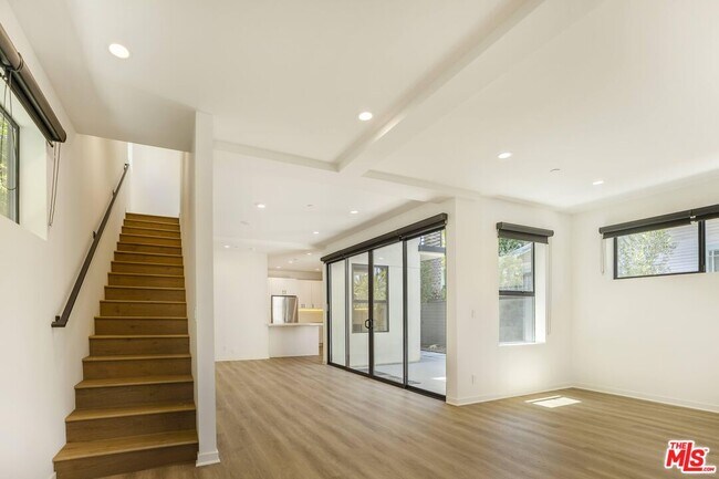 Building Photo - 538 Vernon Ave
