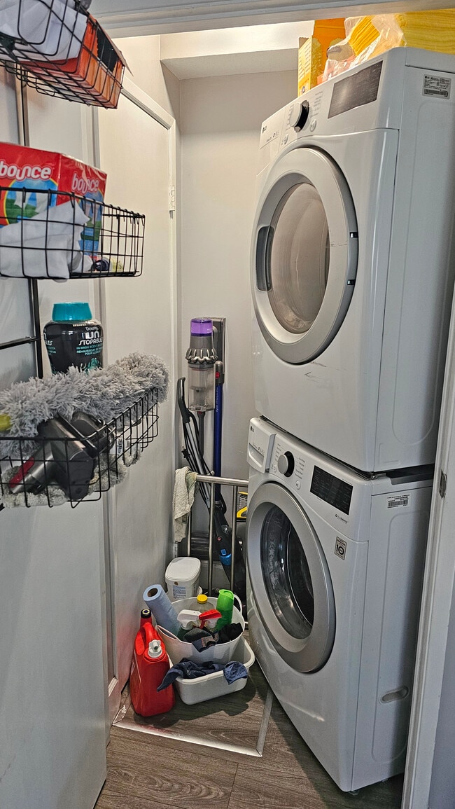 Building Photo - 2053 Barry Ave