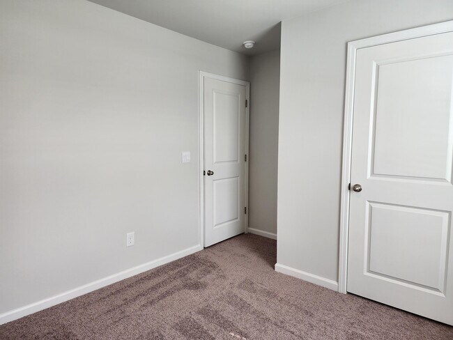 Building Photo - 1015 Course Ln