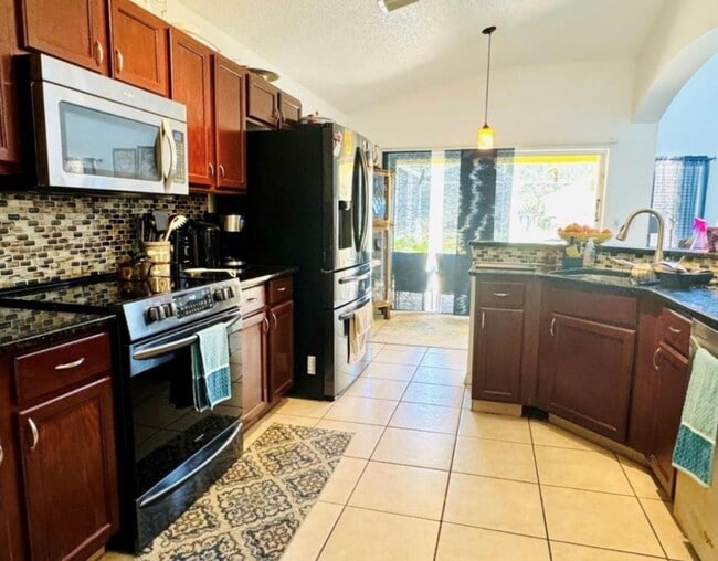 Building Photo - 1708 Clubhouse Cove