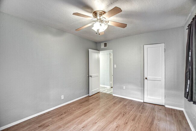 Building Photo - Vintage Ranch Home