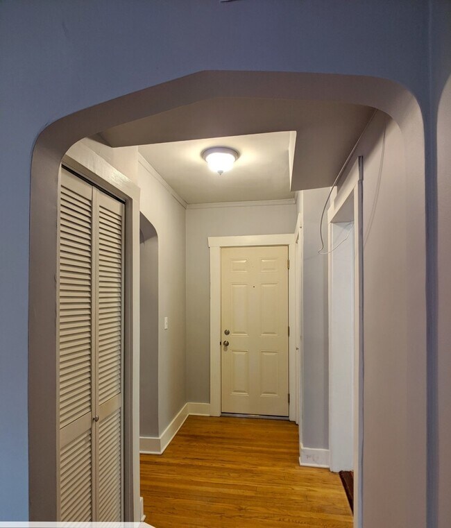 Building Photo - 5027 N Harding Ave