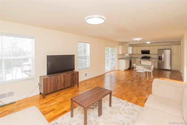 Building Photo - 62 Bristol Cir