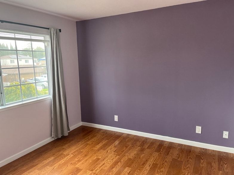 Building Photo - 1000 Pine Hollow Cir