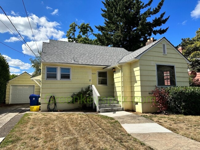 Building Photo - Gorgeous Pet-Friendly 3 Bedroom 1 Bath House