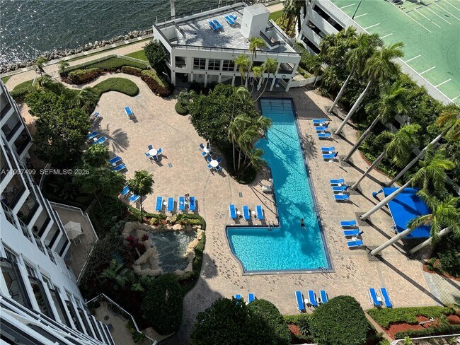 Building Photo - 3600 Mystic Pointe Dr