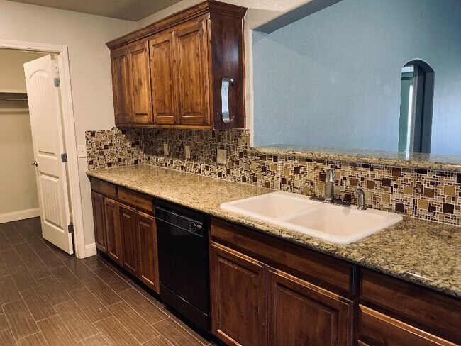 Building Photo - 8104 Knoxville Dr
