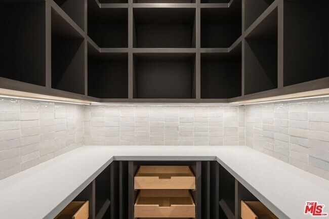 Building Photo - 16802 Cll De Sarah