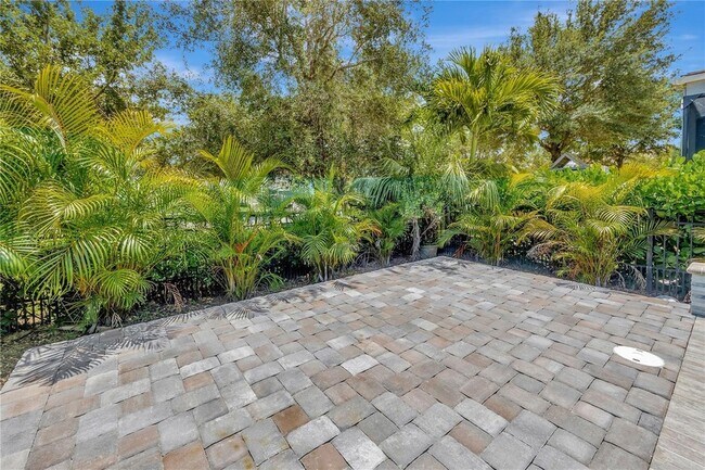 Building Photo - 6518 Park Strand Dr