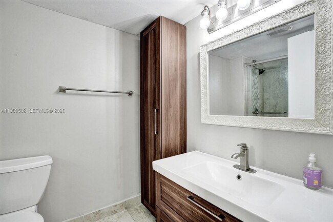 Building Photo - 9451 Live Oak Pl