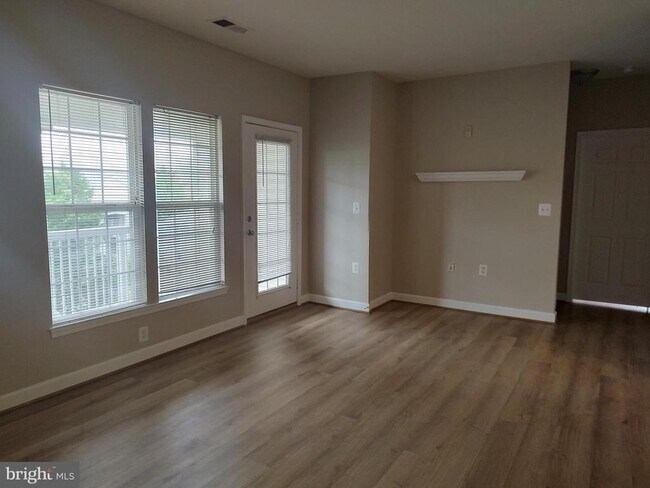 Building Photo - 42435 Hollyhock Terrace