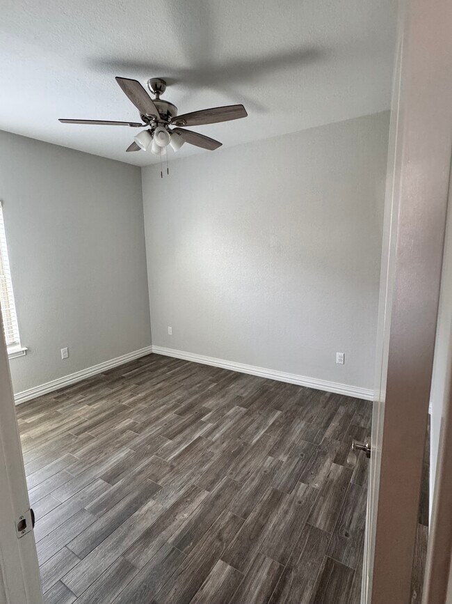 Building Photo - 4632 Sabota Ave