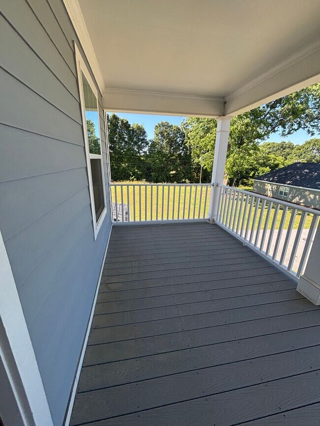 Building Photo - Beautiful 3 Bedroom, 2 Bathroom Stacked Duplex in Anderson, SC