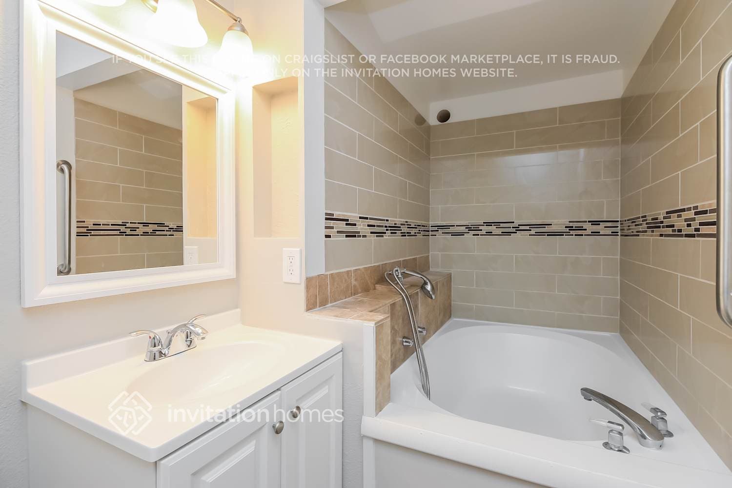 Building Photo - 732 W Flower Ave