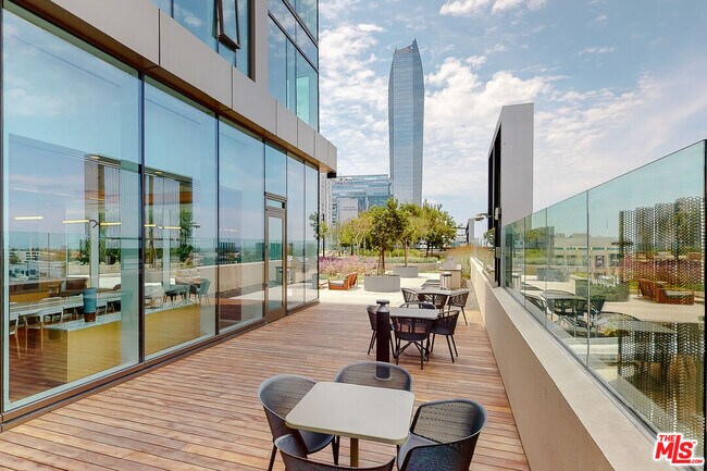 Building Photo - 889 Francisco St