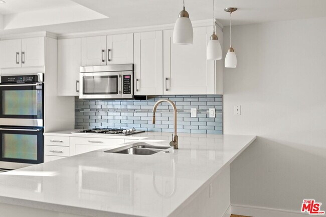 Building Photo - 4771 La Villa Marina