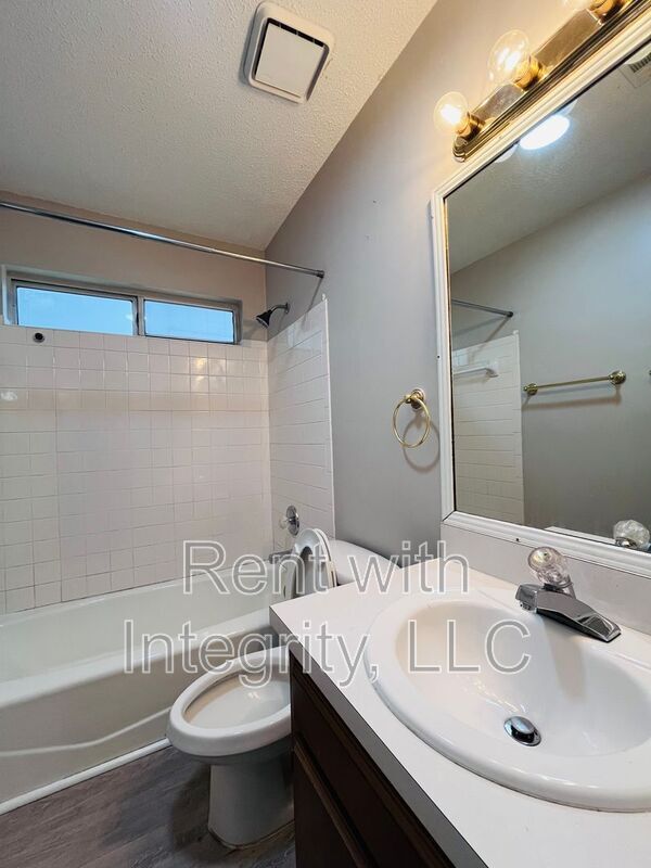 Building Photo - 2661 Faversham Dr