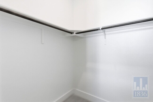 Building Photo - 1024 Siena Sunset Rd