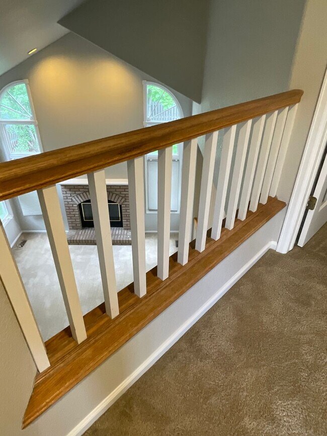 Building Photo - Beautiful Two-Story Home in Cul-de-sac