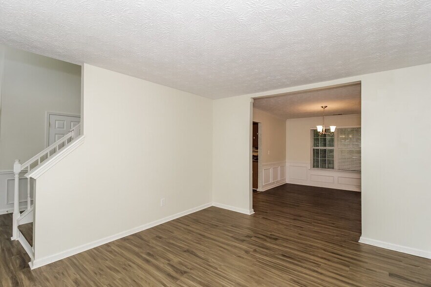 Building Photo - 3410 Sandlake Dr SW