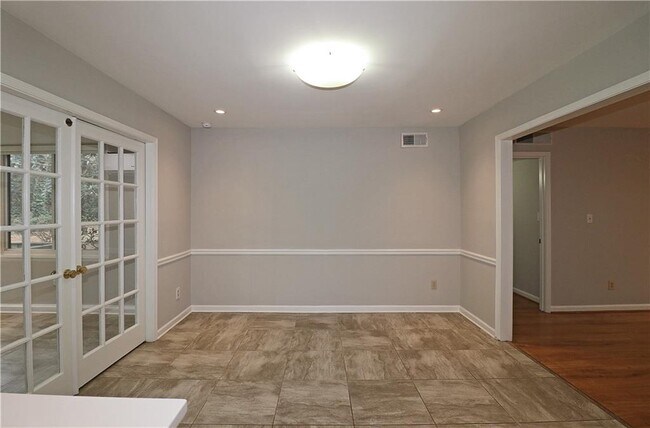 Building Photo - 40 Glenald Way NW