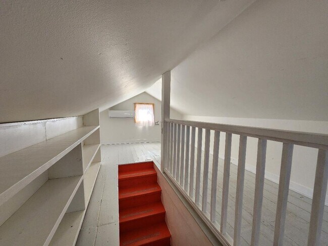 Building Photo - 235 Irvine St