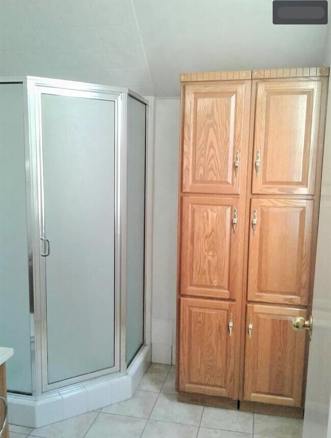 Building Photo - 181 N 200 E