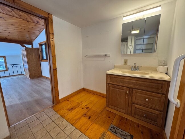 Building Photo - Charming Two-Bedroom Home in a Peaceful Wooded Setting