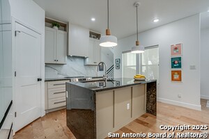 Building Photo - 211 Gibson