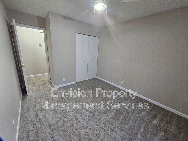 Building Photo - 2987 Medina Dr