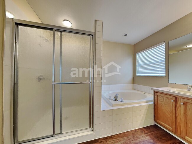 Building Photo - 17756 Oak Bridge St