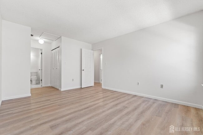 Building Photo - 195 Darwin Ln