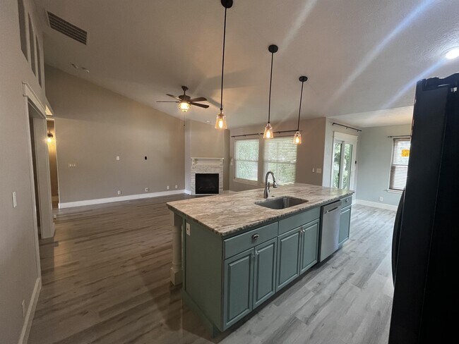 Building Photo - 1416 W Great Basin Dr