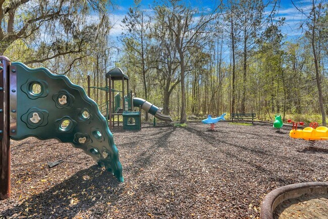 Building Photo - Great location in Richmond Hill