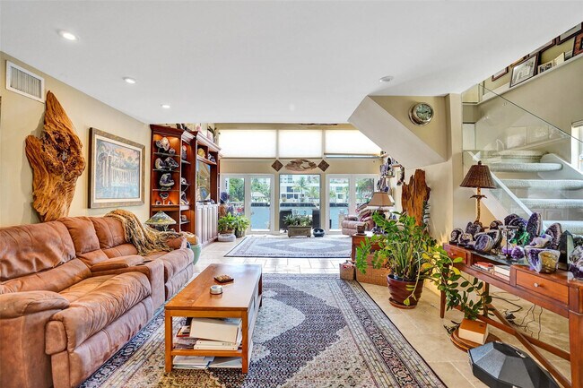 Building Photo - 683 Pelican Way