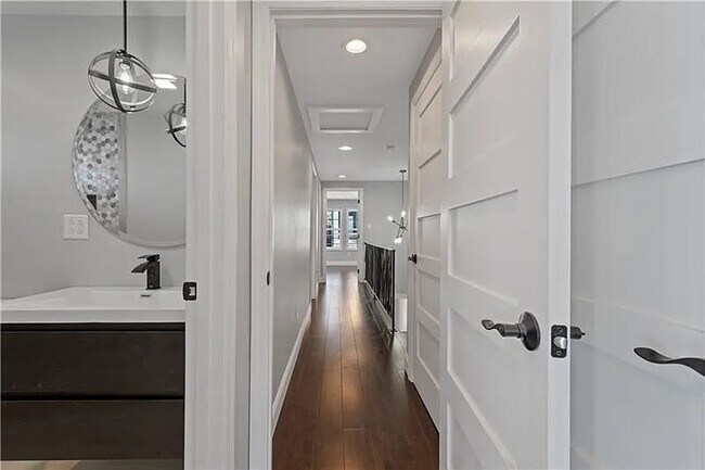 Building Photo - Bright 3-Bedroom Home in Mount Washington,...