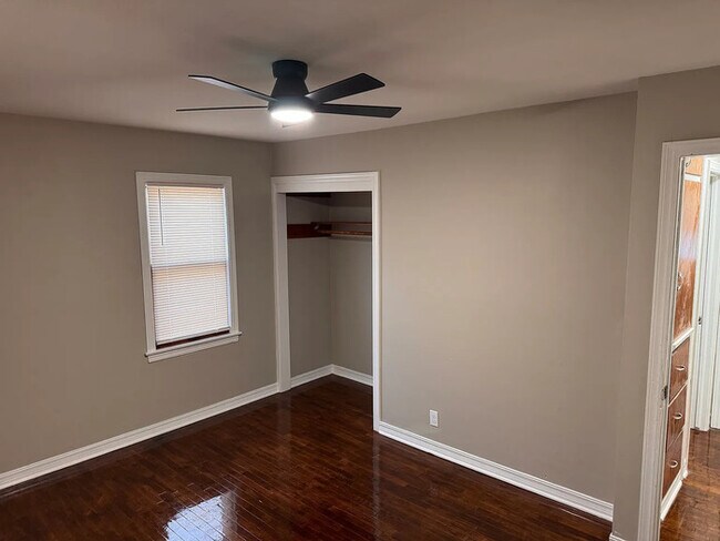 Building Photo - Single family home for rent 2 bed 1 bath detached garage