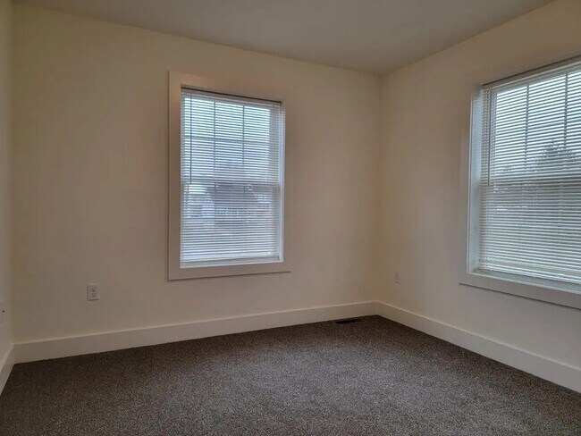 Building Photo - 12 Burk Ct