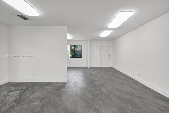 Building Photo - 5980 SW 40th Ave