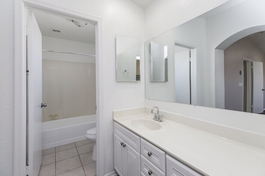 Building Photo - 4729 W Havasupai Dr