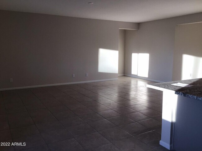 Building Photo - 691 S Silvercreek Pl
