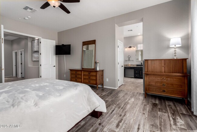Building Photo - 2735 W Plum Hollow Dr
