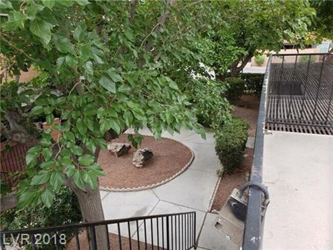 Building Photo - 6671 Bubbling Brook Dr