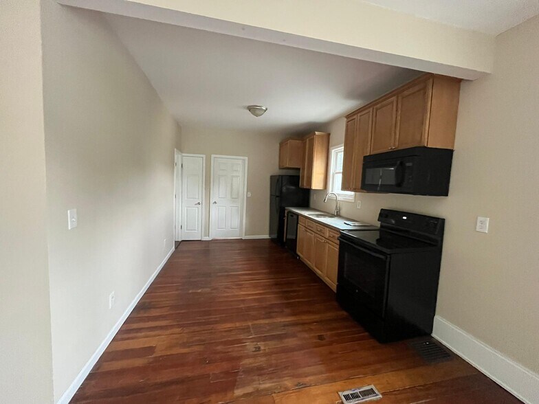 Kitchen area - 82 N Hamilton St