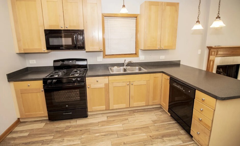 Dishwasher - 843 N Mozart St