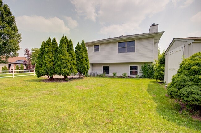 Building Photo - 3 bd 2 ba spacious home Joliet