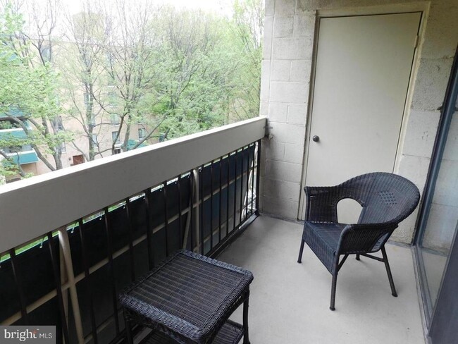 Building Photo - 6147 Leesburg Pike