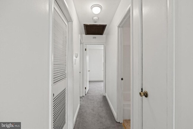 Building Photo - 8 Fanelli Ln