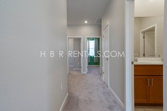 Building Photo - 1038 Osprey Dr