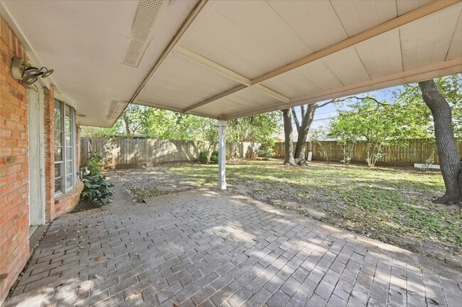 Building Photo - 7015 Pella Dr